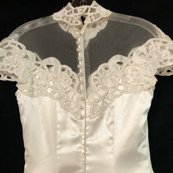 White wedding, prom or pageant gown - Picture 3 of 8